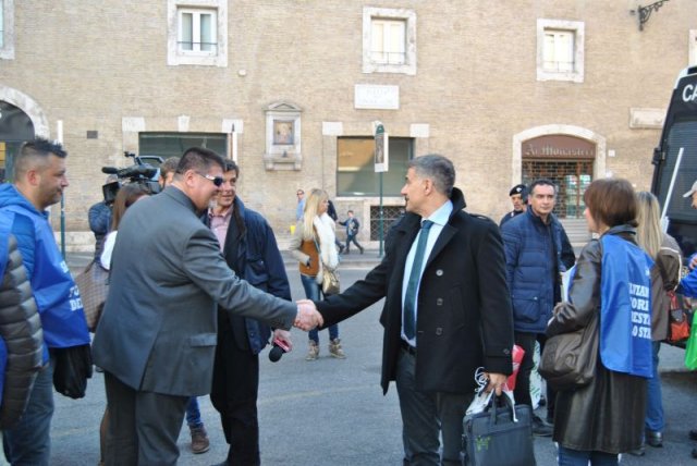 No all'accorpamento del CFS