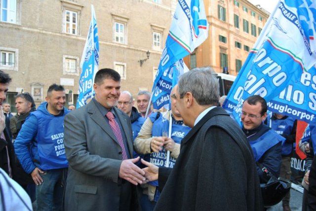 No all'accorpamento del CFS