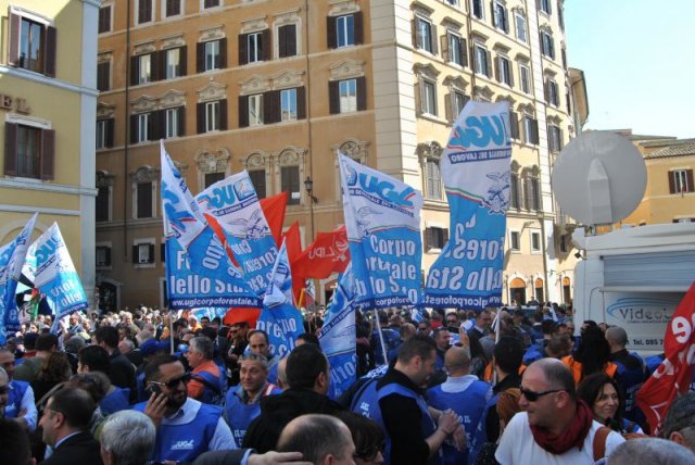 No all\'accorpamento del CFS