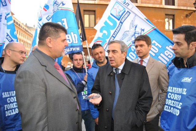 No all\'accorpamento del CFS