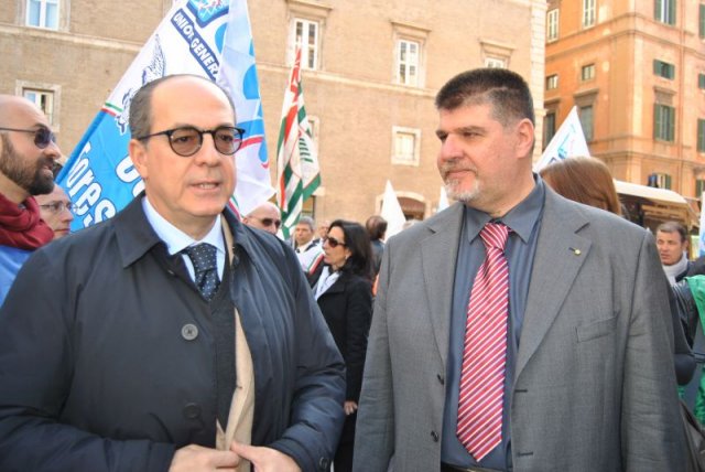 No all\'accorpamento del CFS